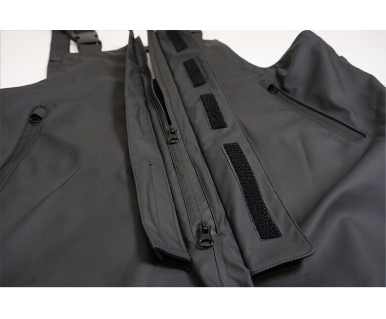 Jackall Offshore Hydrobib Black